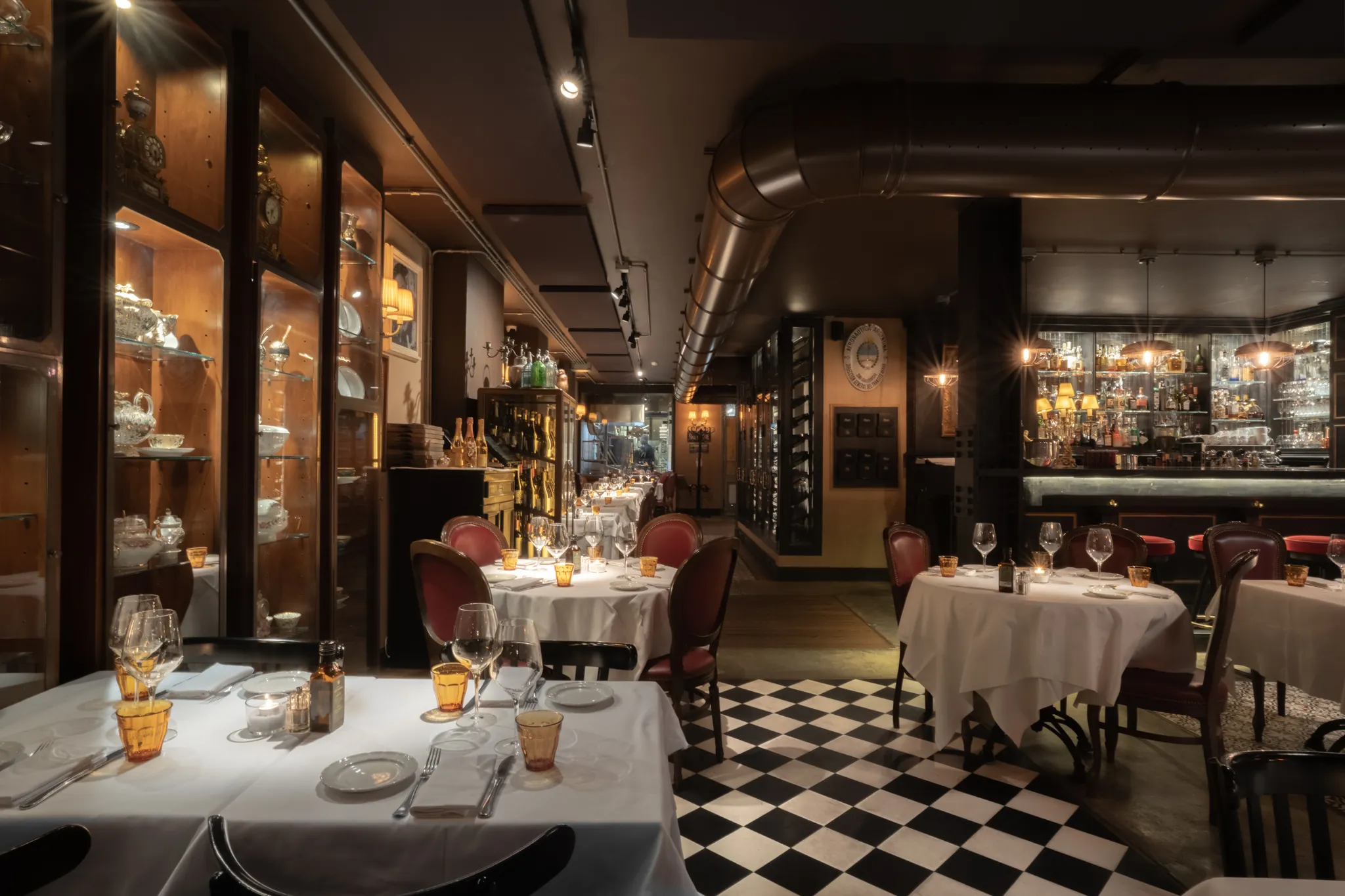 El Porteño — the room, an evening beginning