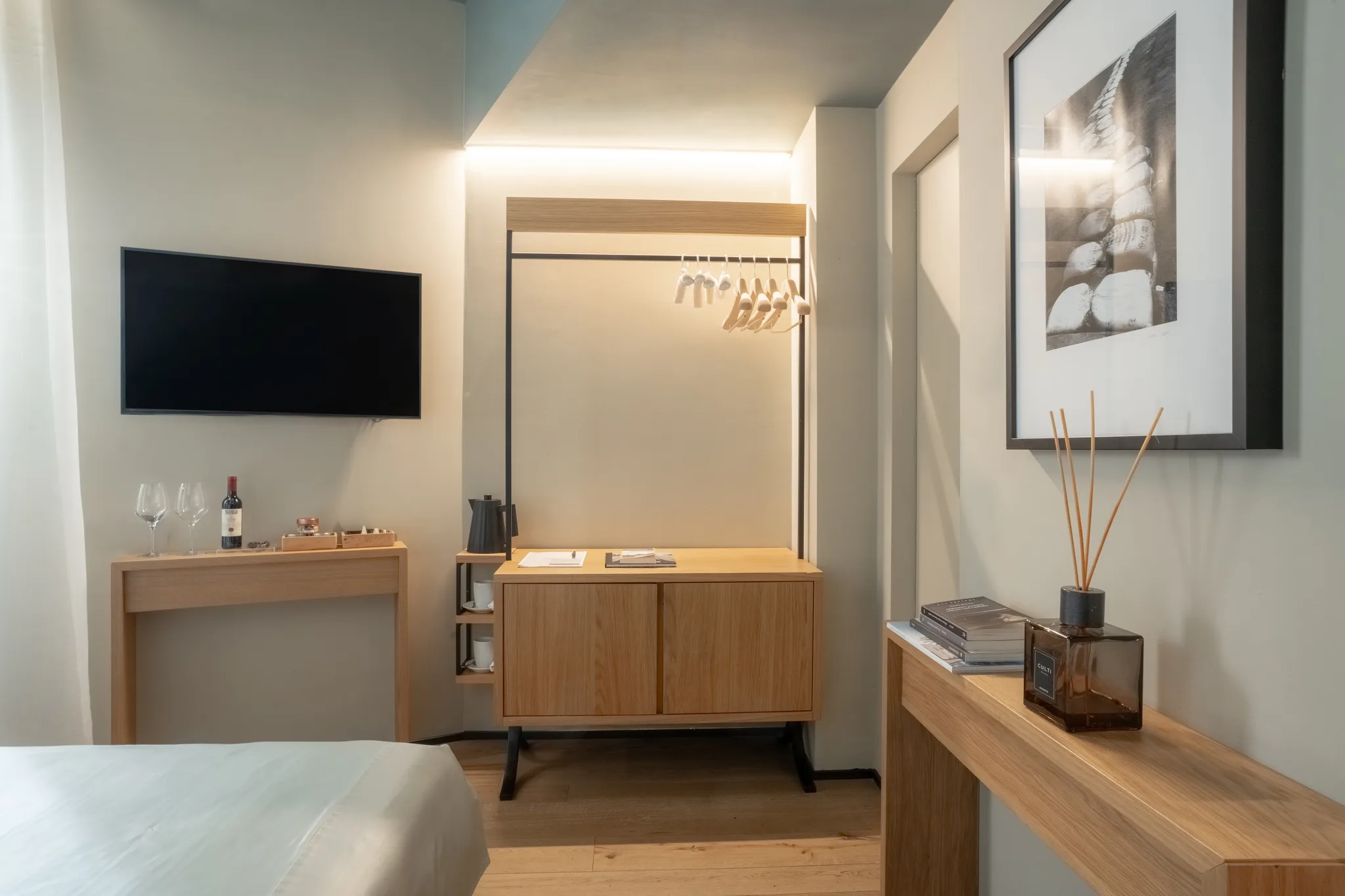 Matrimoniale — room detail, curated simplicity